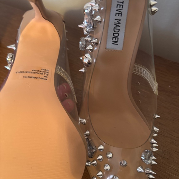 Clear and nude color pointed toe pumps - Picture 6 of 7